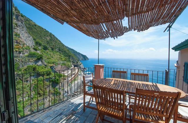 Grecale apartment, with sea view terrace in Manarola