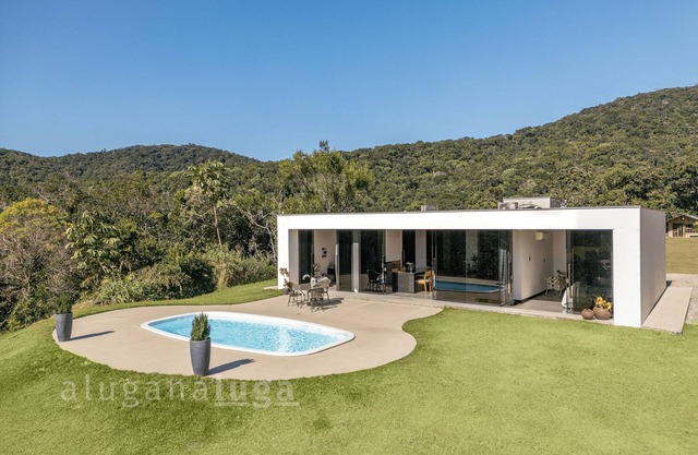 Green Hill - Nature site with lake and swimming pool