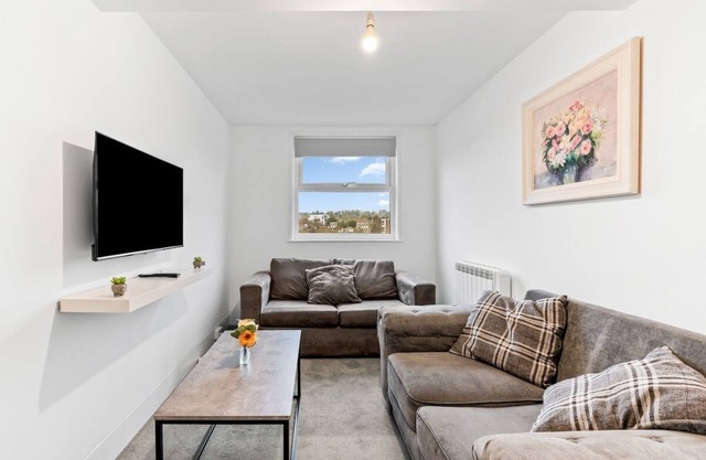 Green Luxe Grove | Brighton Central | 3 Beds