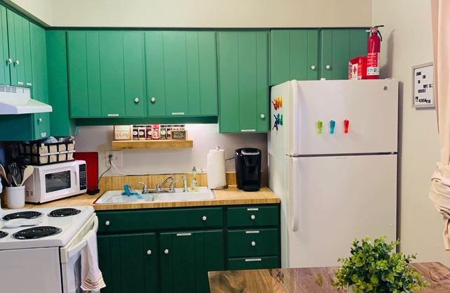 “Green Mile” 1bed/1bath Apt in historic downtown Canon City