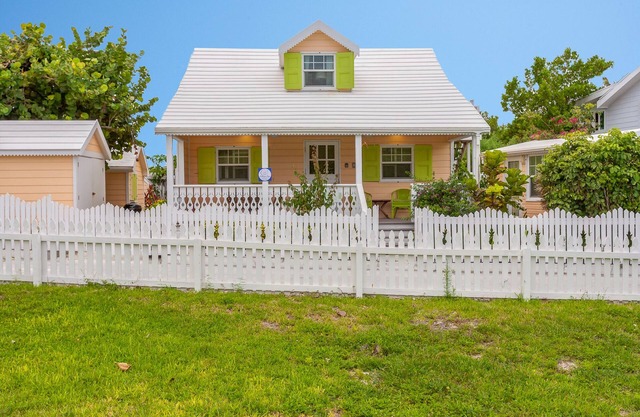 Green Shutters: Charming 19th-Century Cottage in the Heart of Hope Town