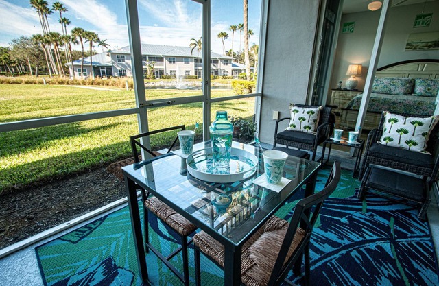 Greenlinks/Lely - Vibrant coastal flair condo w/office space-Grounds/lake views-Resort Amenities