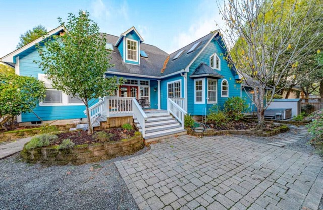 Greyland Getaway on the Eel River