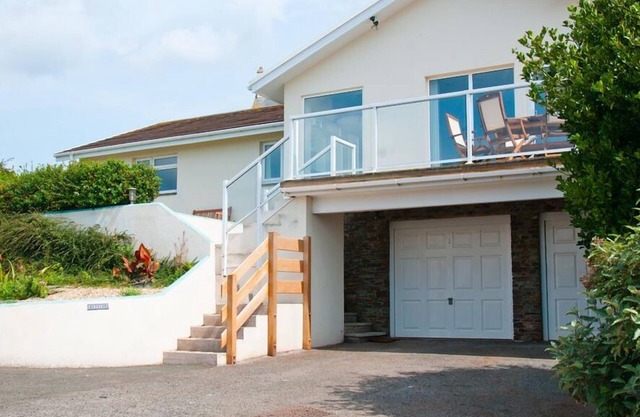 GREYSTONE, pet friendly, country holiday cottage in Hope Cove