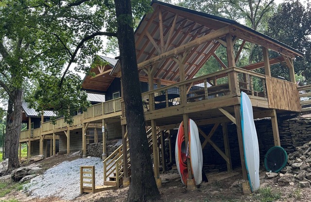 Griffen Mill Properties Cabin #6 next to Uchee Creek. WiFi and AC in Salem Al