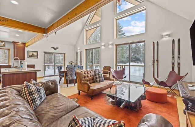 Griffin Lodge Chalet 6 ~ a mile from Stowe Resort