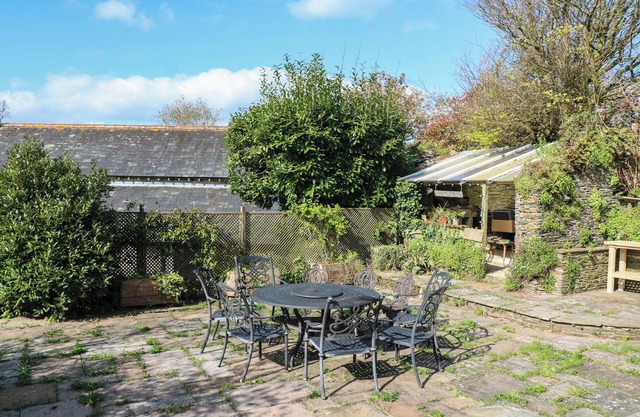 GRIPSTONE FARMHOUSE, pet friendly, with open fire in Dartmouth