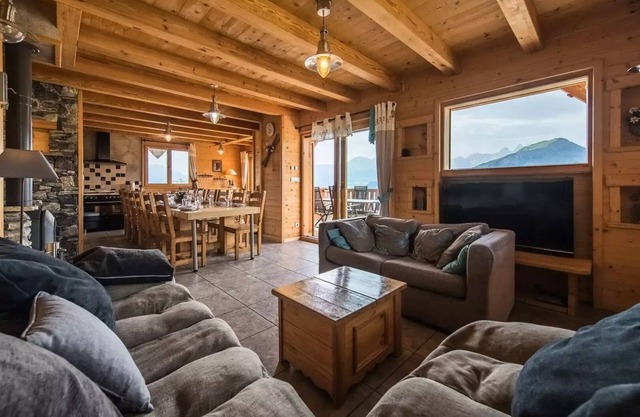 Große Wohnung mit Jacuzzi im Chalet