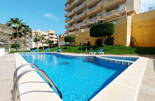 Ground floor apartment, sea views, parking, communal pool