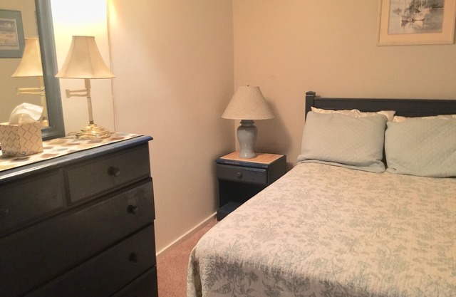 Ground Floor Apartment 1 Block from Boardwalk & Beach