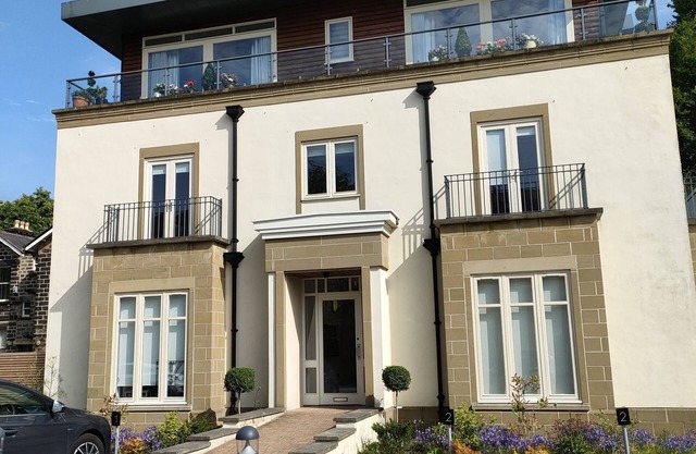 Ground floor flat in town centre with parking and outdoor space