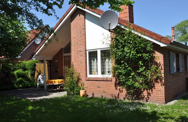 Ground-level bungalow for living with 2 bedrooms for up to 4 people