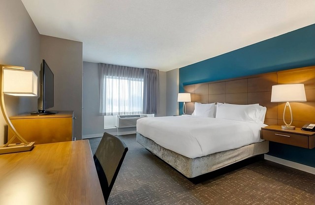 Group Vacation! Near Disney's Winter Summerland Miniature Golf Course, Free Breakfast