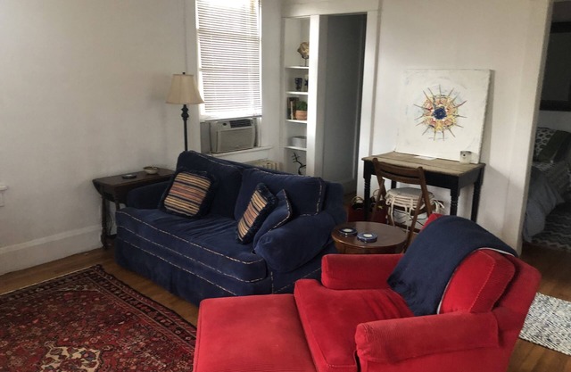 Grove Park Hideaway #1 - Charming and cozy 1BR apartment