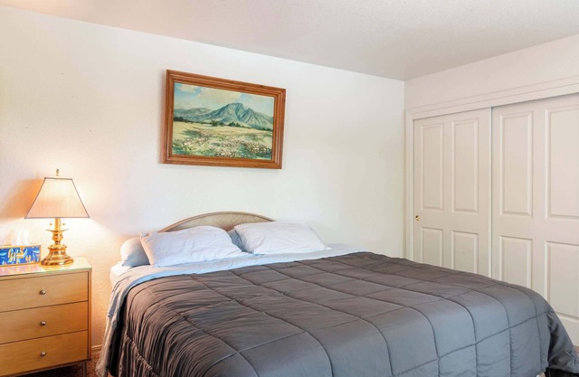 Groveland 2BR House with Hot Tub & Mountain Views