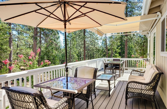 Groveland Vacation Rental w/Private Deck & Grill!