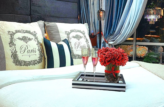 ☆ Guest Favorite - 24th Floor Open-Air Terrace 1/BD Apt + 180° Skyline Views