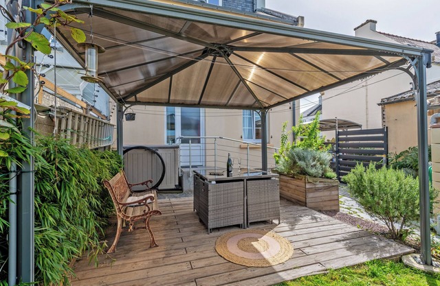 Guest House 'Domaine De Pharaon' with Shared Terrace, Wi-Fi and Air Conditioning