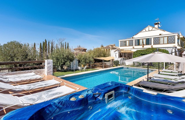 Guest House "La Casita Del Laurel" with Mountain View, Shared Pool & Wi-Fi