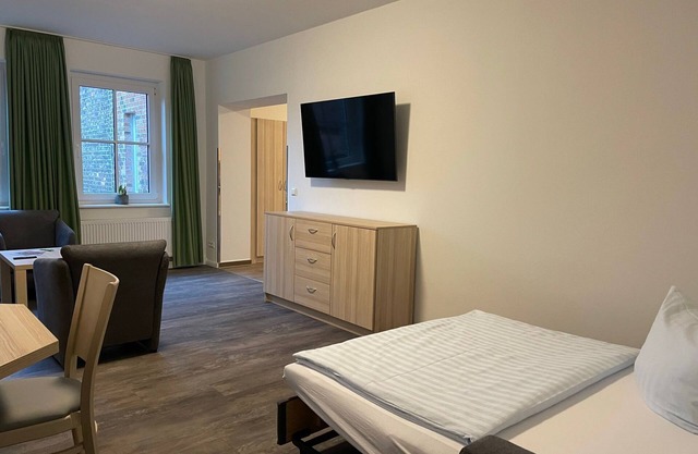 Guest house vacation apartment - 105 - Lokschuppen Pasewalk- Guest houses with double rooms, single rooms and