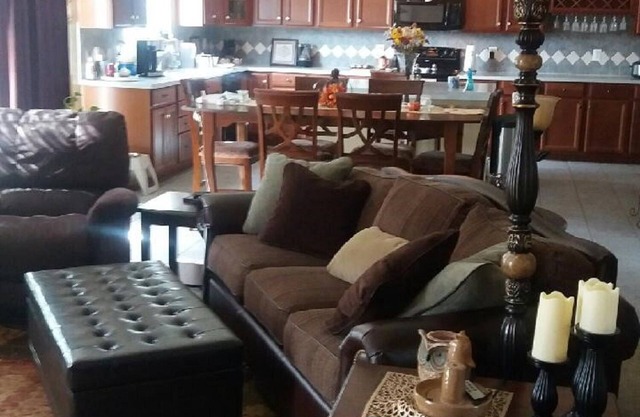 Guest Room with King Bed for Rent