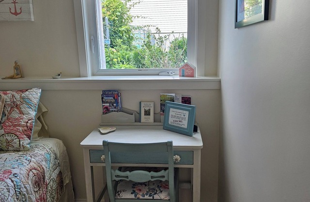 Guest Suite with Bedroom, Living Room, Dining Area, Full Bath,off street parking