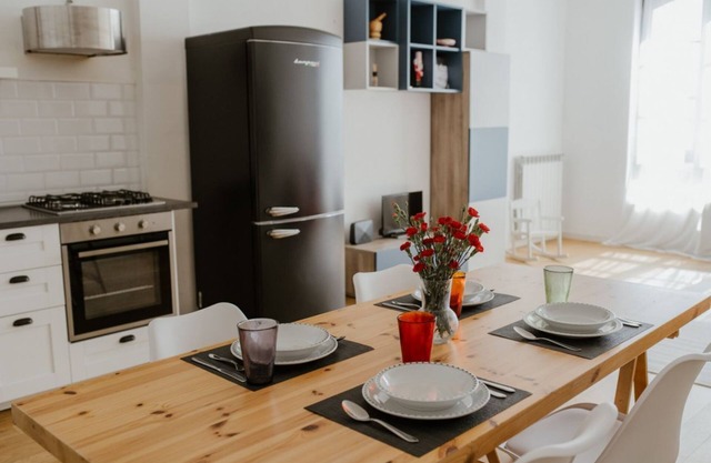 GuestHost - Mecenate Bright Apartment Milan