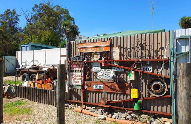 Guesthouse on the Gorge,nTwo Bedrooms sleeps up to sixnSuper close to Rail Trail