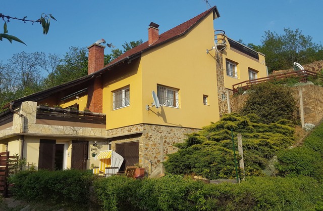 Guesthouse with lake views on Lake Velence, nature in a romantic country house