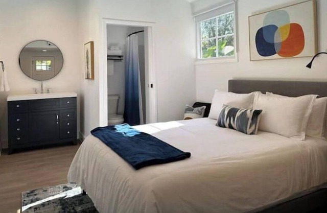Guesthouse with Private Entrance