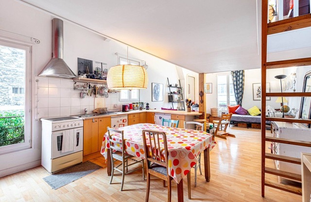 GuestReady - Stylish Loft with Workspace and Music