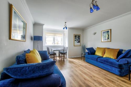 GuestReady - Stylish Apt w/Parking near Edinburgh