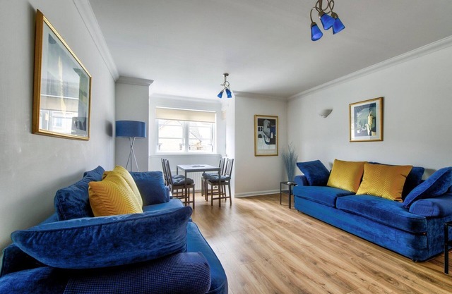 GuestReady - Stylish Apt w/Parking near Edinburgh