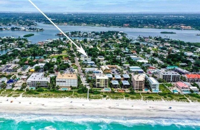 Gulf Breeze Getaway: Cozy Home in Indian Rocks Beach