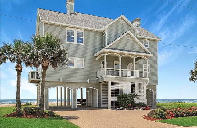 Gulf front - Beautiful Custom Beach House w/Elevator - Sleeps 17- Private Beach