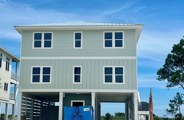 Gulf front, elevator, private pool/hot tub, outdoor dining, beach gear!