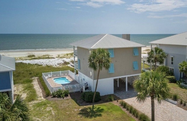 Gulf-front, private pool, pets welcome!