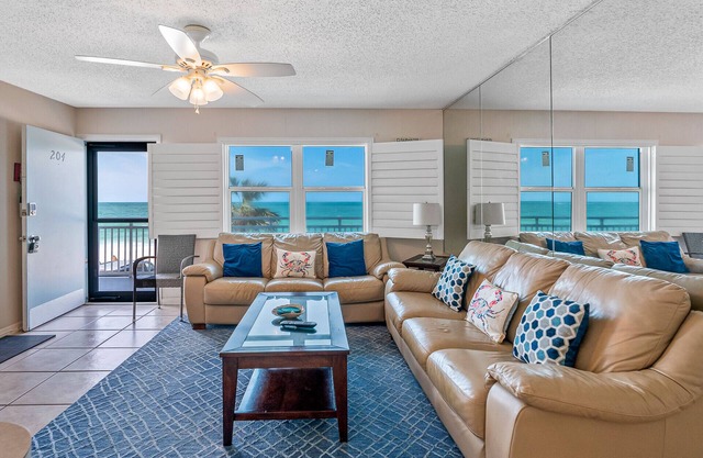 Gulf-Front Sunset Beach Condo: Spectacular Sunsets, Steps to Beach, Free Parking