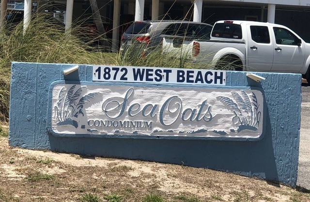 Gulf Shores Getaway - 2BR, Pools, Beach Across, Sleeps 8