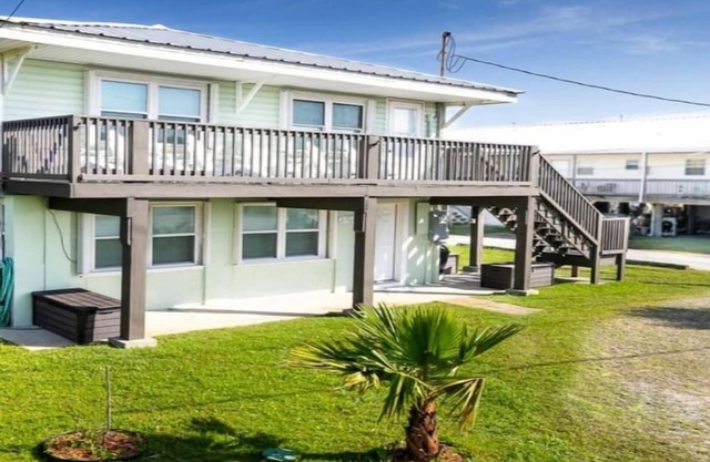 Gulf view! Beach Entry! 12 Guests, 4 Parking Spots