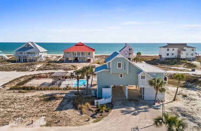 Gulf Views, Beach Access,Private Pool, Volleyball!