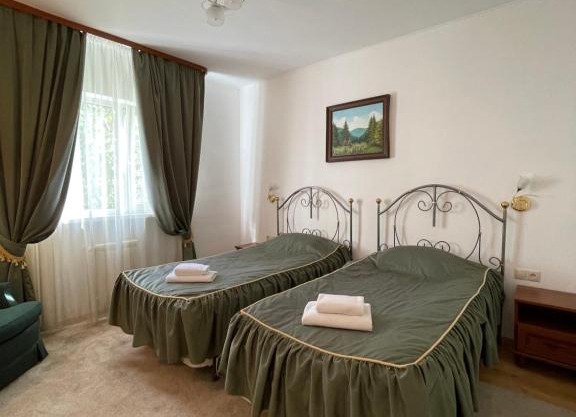Gusarskiy Hotel and Apartment