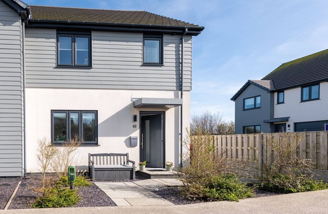 Gwel y Mynydd : Modern 3‑Bed Home with Enclosed Garden in Llanfaelog | Managed by Anglesey Holiday L