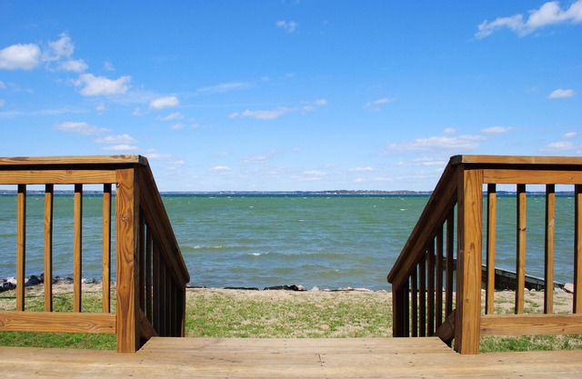 Gwynn's Island Cottage-Waterfront w Your Own Private Beach + Sunsets over Water