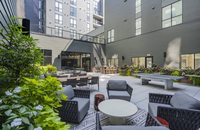GYM+PARKING+HULU Near Universities|UPMC|Shopping