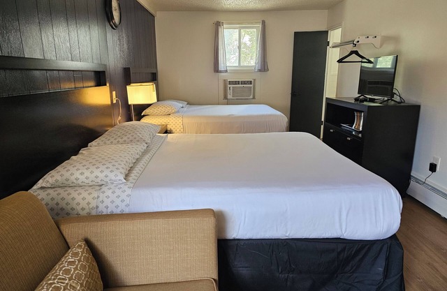 H & H Motor Lodge