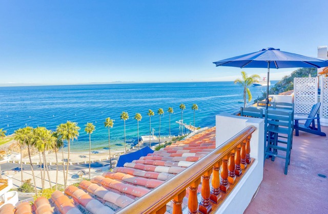 H160 - Impeccably Decorated Villa + Panoramic Ocean Views + 6-Seater Golf Cart +