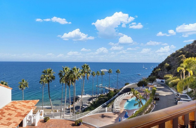 H228: Contemporary 1Bd, 2bath Villa + Golf Cart+ Spectacular Views