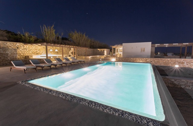 H2O Private Villa Paros, infinity swimming pool, sea view lounge area, bbq & Bar