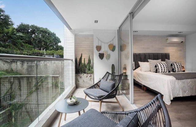 H402 - Gorgeous 1-Bed/Balcony/Pool & Parking